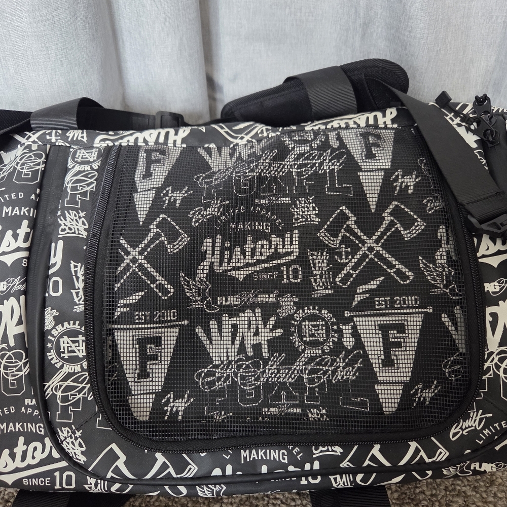 Flag Nor Fail Heavy Duty Travel Duffle Bag Black And White All Over Print EUC - Picture 12 of 15